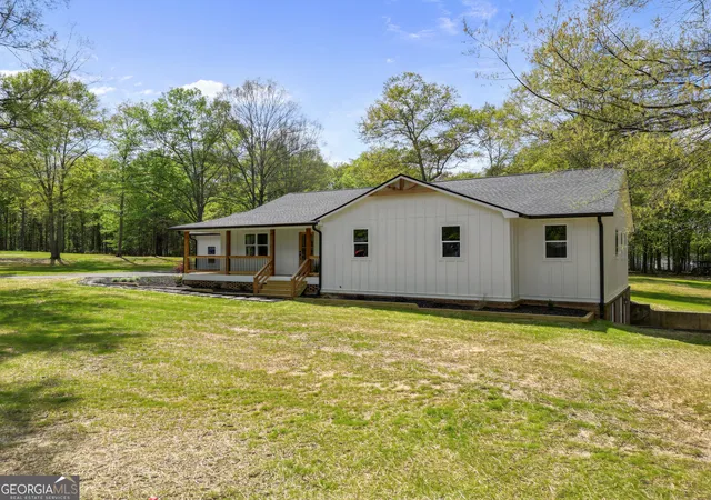 Photo 2 of Single family home for sale at 401 Coleman Dr, Statham, GA 30666 | MLS# 10722340 | Listing updated on 2026-08-23