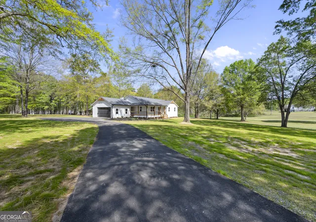 Photo 4 of Single family home for sale at 401 Coleman Dr, Statham, GA 30666 | MLS# 10722340 | Listing updated on 2026-08-23