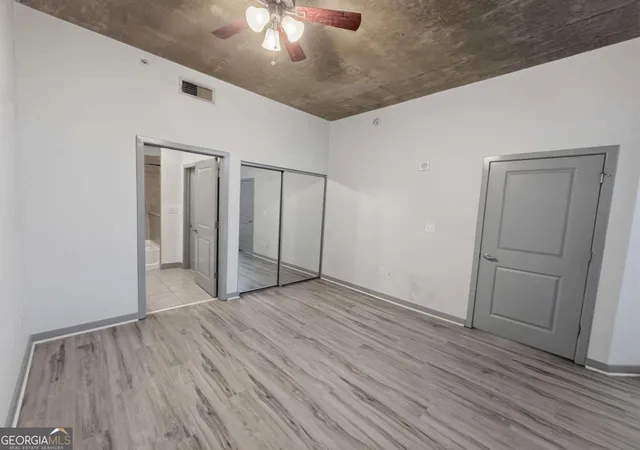 Photo 4 of Sale Pending at 400 W Peachtree St NW #804, Atlanta, GA 30308 | MLS# 10812533 | Listing updated on 2026-10-08