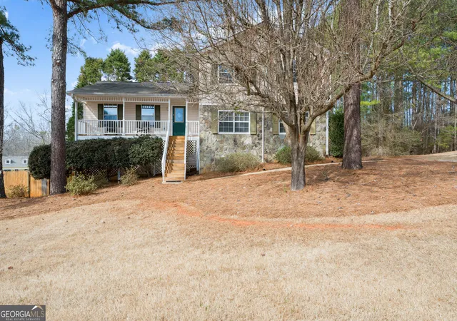 Photo 2 of Sale Pending at 925 Alexander Hamilton Dr, Mcdonough, GA 30253 | MLS# 10694611 | Listing updated on 2026-03-23