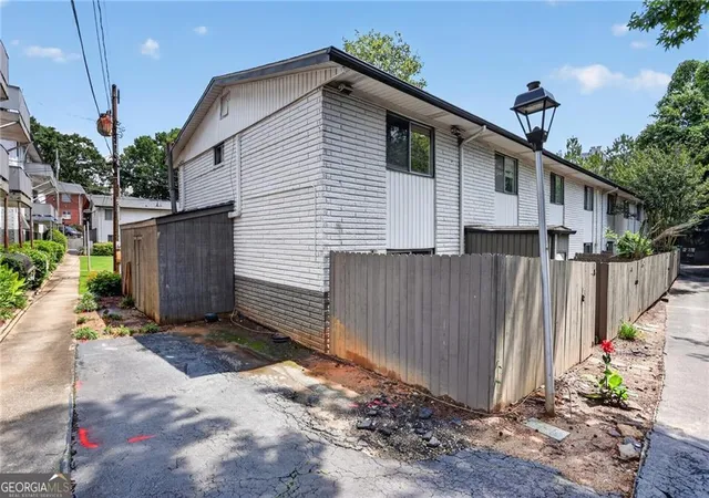 3rd image of 3501 Roswell Rd Ne #501, Atlanta, GA 30305 | MLS# 10783822