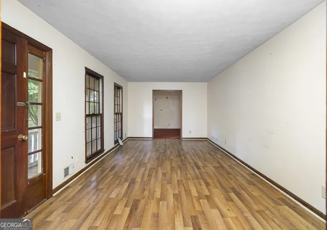 Photo 3 of Single family home for sale at 495 Huntington Dr, Alpharetta, GA 30004 | MLS# 10810645 | Listing updated on 2026-09-11