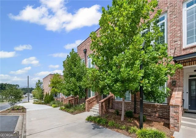 3rd image of 127 Devore Rd, Alpharetta, GA 30009