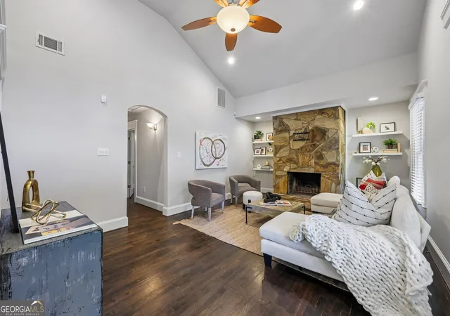 Photo 2 of Sale Pending at 692 Glenwood Ave Se, Atlanta, GA 30312 | MLS# 10833723 | Listing updated on 2026-09-10