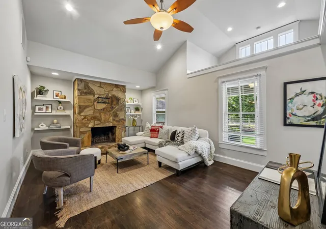 Photo 3 of Sale Pending at 692 Glenwood Ave Se, Atlanta, GA 30312 | MLS# 10833723 | Listing updated on 2026-09-10