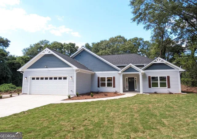 Photo 1 of Single family home for sale at 915 W Poplar St, Griffin, GA 30224 | MLS# 10193839 | Listing updated on 2026-07-28
