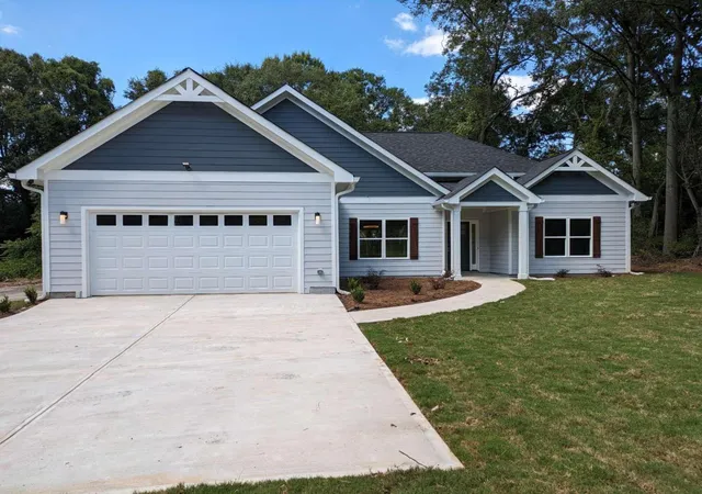Photo 2 of Single family home for sale at 915 W Poplar St, Griffin, GA 30224 | MLS# 10193839 | Listing updated on 2026-07-28