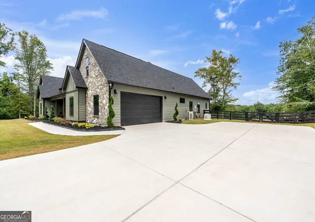 4th image of 392 Georgian Pines Dr, Senoia, GA 30276 | MLS# 10820028