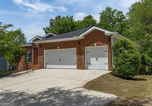 3rd image of 8828 Patricia Rose, Douglasville, GA 30134 | MLS# 10780871