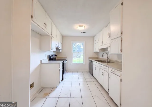 Photo 2 of Sale Pending at 6120 Dorchester Dr, Rex, GA 30273 | MLS# 10827302 | Listing updated on 2026-08-27