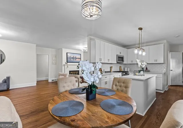 Photo 4 of Single family home for sale at 25 Lakeshore Dr, Avondale Estates, GA 30002 | MLS# 10832766 | Listing updated on 2026-10-09