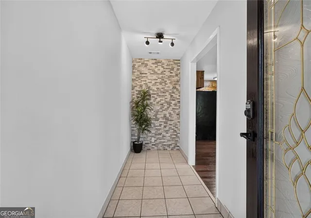 5th image of 797 E Morningside Dr, Lawrenceville, GA 30043 | MLS# 10811155