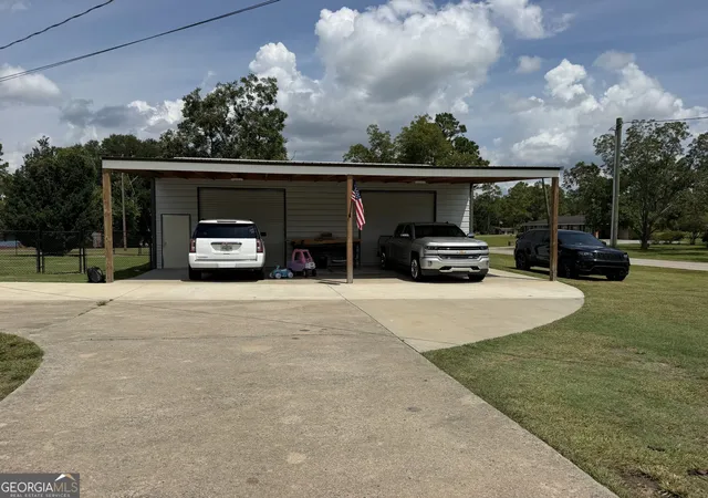 3rd image of 438 W Oglethorpe Ave, Lyons, GA 30436 | MLS# 10834851