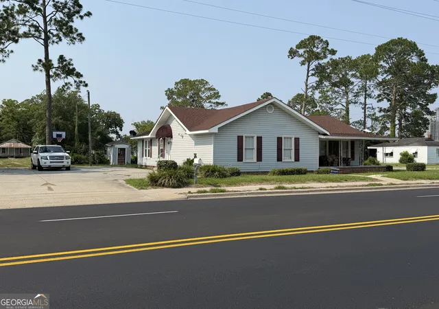 Photo 4 of Single family home for sale at 314 W 16th Street, Alma, GA 31510 | MLS# 10817000 | Listing updated on 2026-09-12