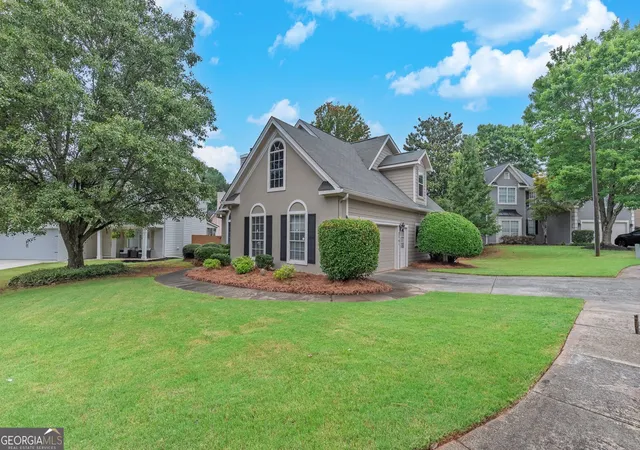 Photo 3 of Sale Pending at 2241 Mainsail Ct, Marietta, GA 30062 | MLS# 10816423 | Listing updated on 2026-09-21