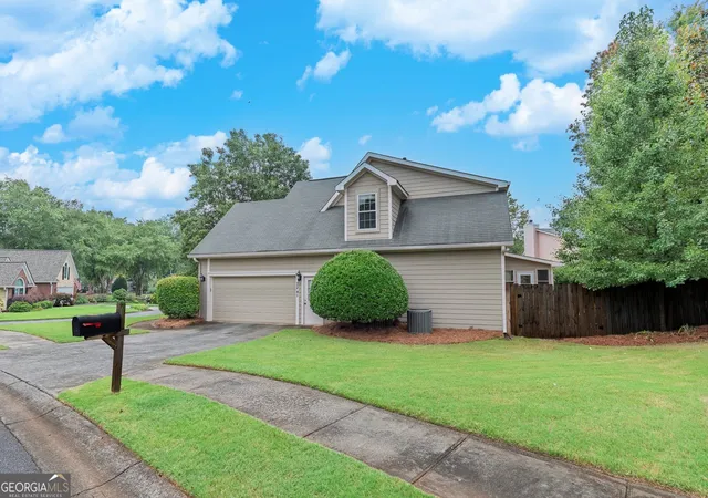 Photo 4 of Sale Pending at 2241 Mainsail Ct, Marietta, GA 30062 | MLS# 10816423 | Listing updated on 2026-09-21