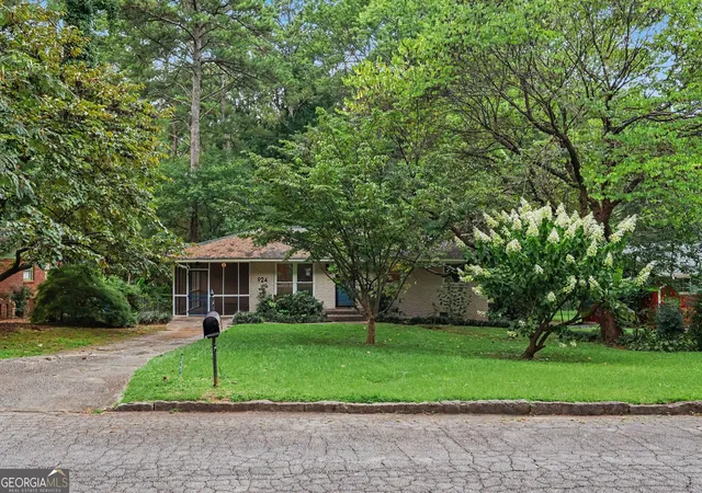 Photo 1 of Single family home for sale at 924 Greenbriar Pl, Decatur, GA 30033 | MLS# 10826404 | Listing updated on 2026-08-28