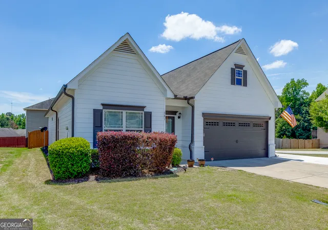 Photo 2 of Sale Pending at 381 Eagles Blf Way, Hoschton, GA 30548 | MLS# 10769260 | Listing updated on 2026-09-15
