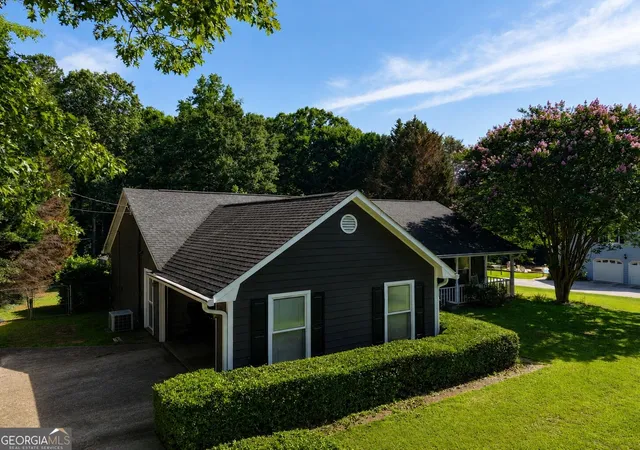 Photo 2 of Single family home for sale at 180 Valley Brook Trl, Jonesboro, GA 30238 | MLS# 10682873 | Listing updated on 2026-08-26