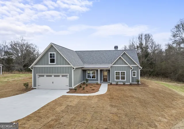 Photo 1 of Sale Pending at 570 Davis Rd, Jefferson, GA 30549 | MLS# 10638926 | Listing updated on 2026-08-11