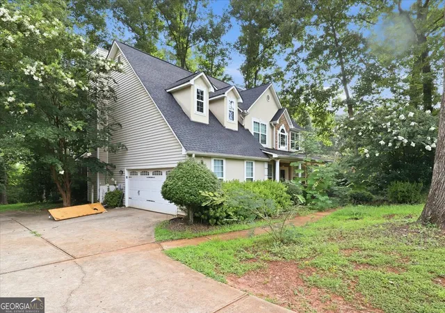 Photo 2 of Single family home for sale at 3011 Sarah Ln, Griffin, GA 30224 | MLS# 10814288 | Listing updated on 2026-09-02