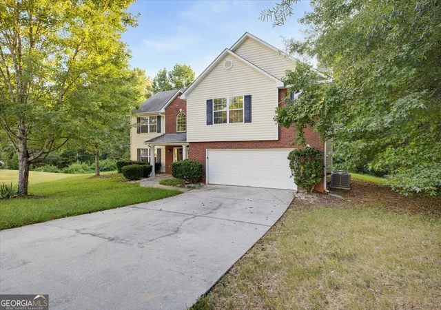 Photo 2 of Single family home for sale at 834 Thompson Ridge Dr, Monroe, GA 30655 | MLS# 10830584 | Listing updated on 2026-09-17