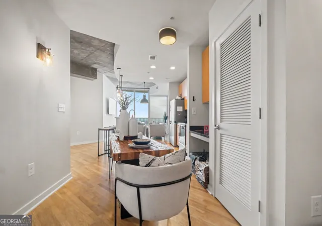 Photo 2 of Condo for sale at 400 W Peachtree St Nw #3703, Atlanta, GA 30308 | MLS# 10834977 | Listing updated on 2026-09-11