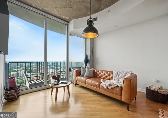 Photo 3 of Condo for sale at 400 W Peachtree St Nw #3703, Atlanta, GA 30308 | MLS# 10834977 | Listing updated on 2026-09-11