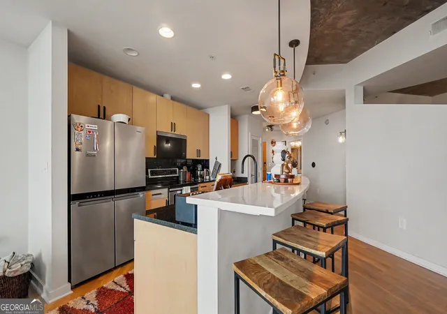 Photo 3 of Condo for sale at 400 W Peachtree St Nw #3703, Atlanta, GA 30308 | MLS# 10834977 | Listing updated on 2026-10-22