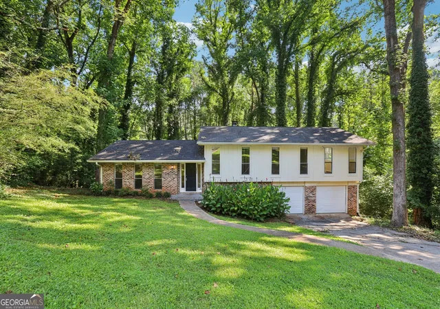1st image of 5802 Simone Dr, Stone Mountain, GA 30087 | MLS# 10812036
