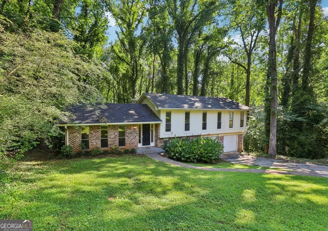 2nd image of 5802 Simone Dr, Stone Mountain, GA 30087 | MLS# 10812036