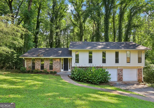 4th image of 5802 Simone Dr, Stone Mountain, GA 30087 | MLS# 10812036