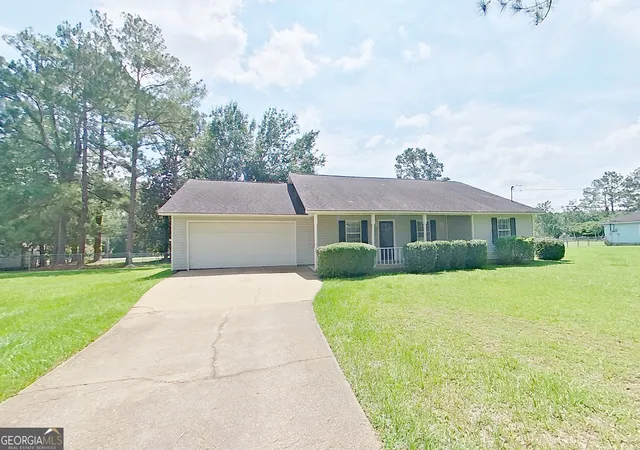 2nd image of 205 Spruce Pine Dr, Thomasville, GA 31757 | MLS# 10807466