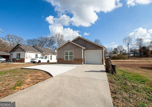 2nd image of 511 Circle Dr, Calhoun, GA 30701 | MLS# 10797095