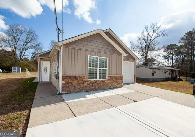3rd image of 511 Circle Dr, Calhoun, GA 30701 | MLS# 10797095