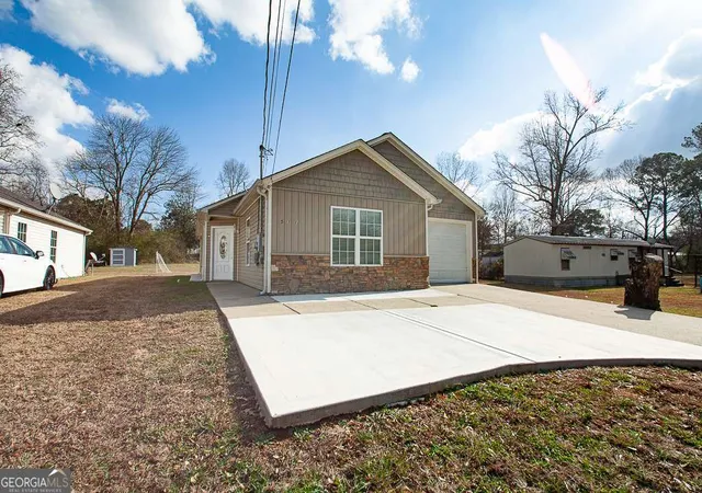 4th image of 511 Circle Dr, Calhoun, GA 30701 | MLS# 10797095