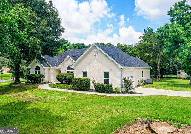 3rd image of 1001 Marie Hill Ct Sw, Conyers, GA 30094 | MLS# 10795558