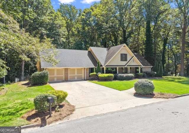 Photo 4 of Single family home for sale at 1479 Burns Dr Ne, Gainesville, GA 30501 | MLS# 10832559 | Listing updated on 2026-10-11