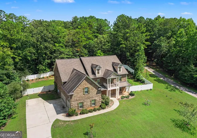 Photo 3 of Single family home for sale at 211 Dakotahs Bnd, Newnan, GA 30263 | MLS# 10821559 | Listing updated on 2026-09-14