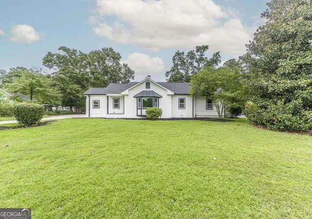 Photo 3 of Sale Pending at 7498 Columbus Rd, Lizella, GA 31052 | MLS# 10807886 | Listing updated on 2026-08-19