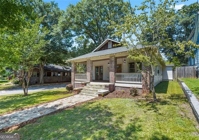 Photo 2 of Single family home for sale at 949 Beecher St Sw, Atlanta, GA 30310 | MLS# 10832813 | Listing updated on 2026-09-08