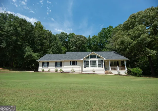 Photo 3 of Single family home for sale at 60 Carriage Gate Dr, Sharpsburg, GA 30277 | MLS# 10833731 | Listing updated on 2026-09-17