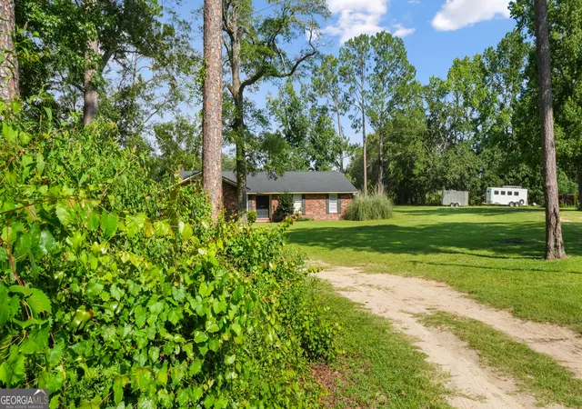 3rd image of 212 Linwood Rd, Jesup, GA 31545 | MLS# 10815797