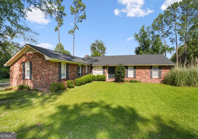 4th image of 212 Linwood Rd, Jesup, GA 31545 | MLS# 10815797