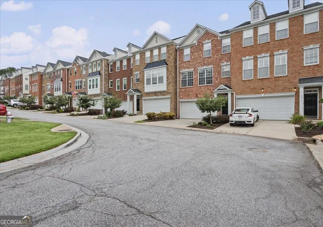 Photo 2 of Townhouse for sale at 3801 Chattahoochee Summit Dr SE #5, Atlanta, GA 30339 | MLS# 10875704 | Listing updated on 2026-10-30