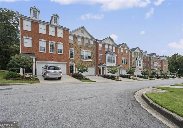 Photo 3 of Townhouse for sale at 3801 Chattahoochee Summit Dr SE #5, Atlanta, GA 30339 | MLS# 10875704 | Listing updated on 2026-10-30