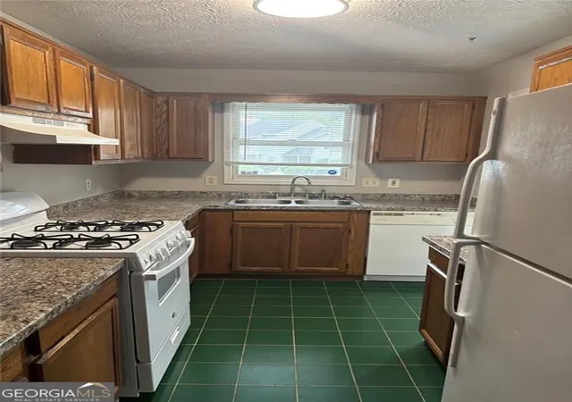 Photo 3 of Townhouse for sale at 2136 Wellington Cir, Lithonia, GA 30058 | MLS# 10834725 | Listing updated on 2026-09-15