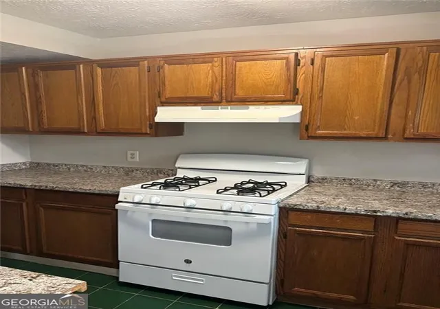Photo 4 of Townhouse for sale at 2136 Wellington Cir, Lithonia, GA 30058 | MLS# 10834725 | Listing updated on 2026-09-15