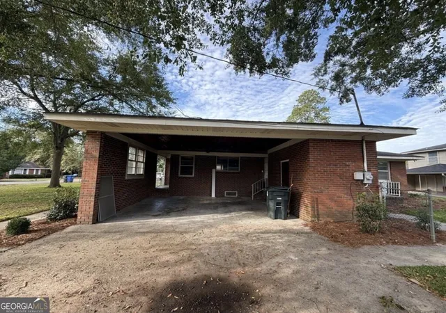 Photo 3 of Single family home for sale at 412 Roberson St, Dublin, GA 31021 | MLS# 10836825 | Listing updated on 2026-09-14