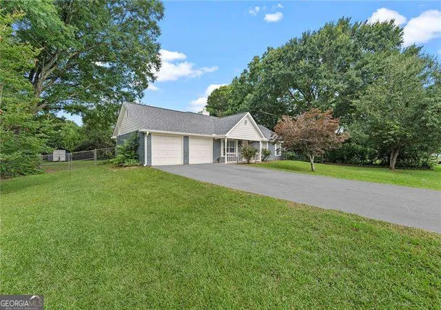 Photo 4 of Single family home for sale at 24 Green Acre Ln, Cartersville, GA 30121 | MLS# 10794554 | Listing updated on 2026-07-11